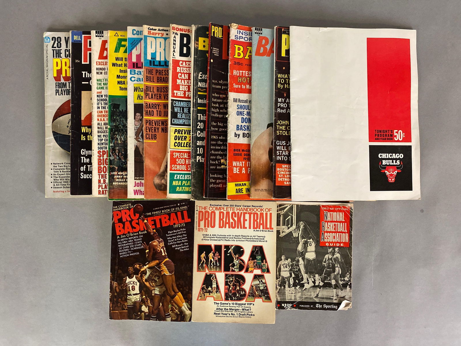15 + 1960s - 70 Basketball Magazines, Handbooks and 1968 Chicago Bulls Program (1 of 2)