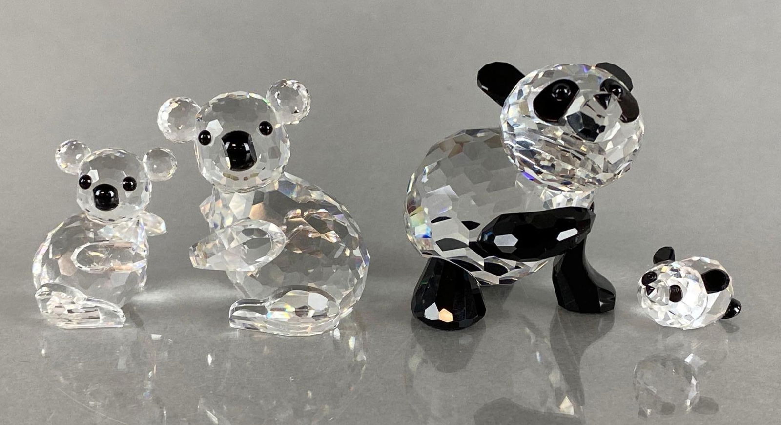 Group of 4 Swarovski Crystal Bears and Boxes (1 of 8)
