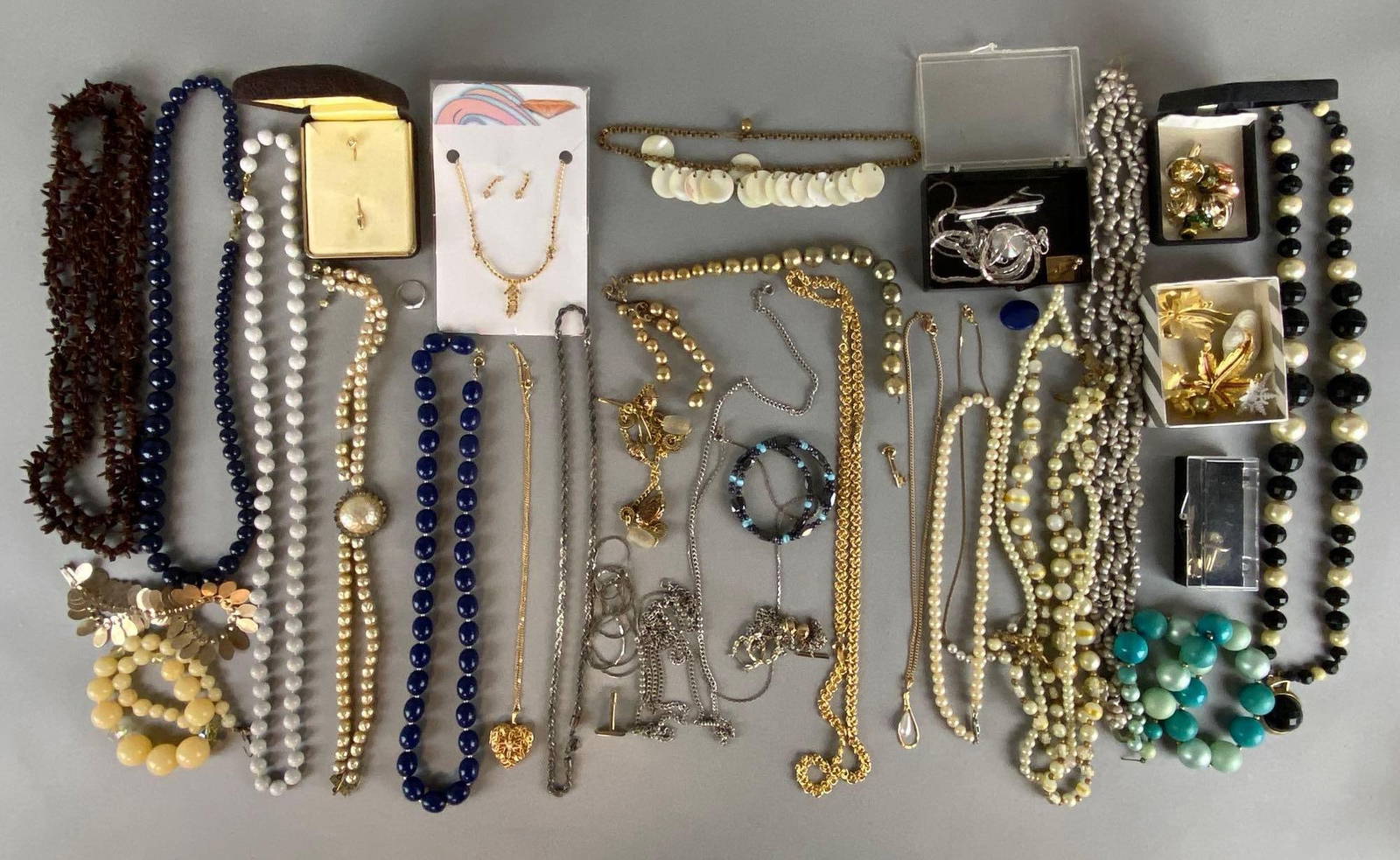 Group Of 30+ Costume Jewelry Items Auction