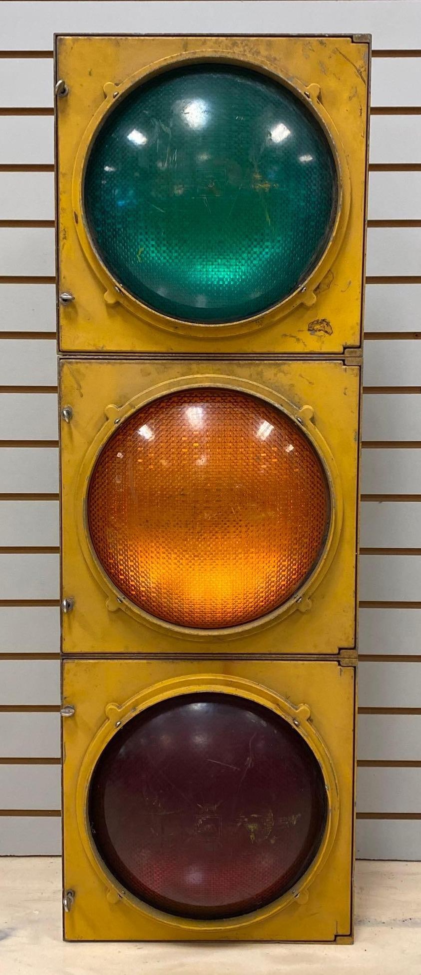 Alusig Traffic Signal Light (1 of 3)