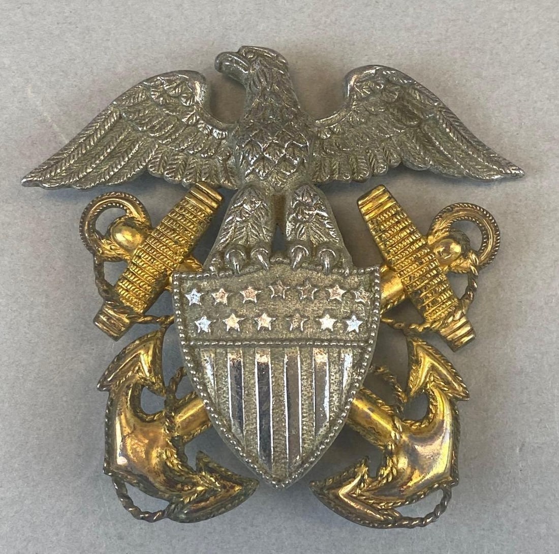 Vintage US Navy Badge Eagle Anchors Emblem (1 of 2)
