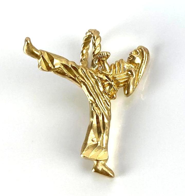 14K Gold Karate Pendant: 2.7g, measures 1 x 3/4 Ã— 1/2 inches