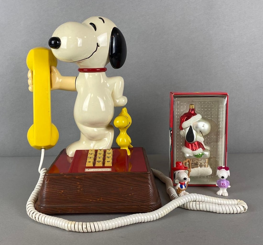 Group of 4 Peanuts Snoopy Items (1 of 3)