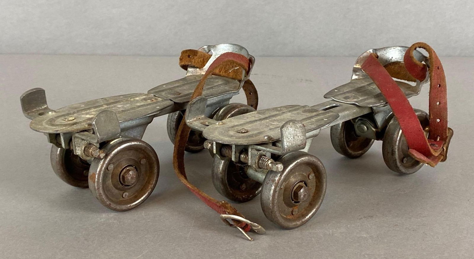Pair of Vintage Chicago Metal Rollers Skates (1 of 5)