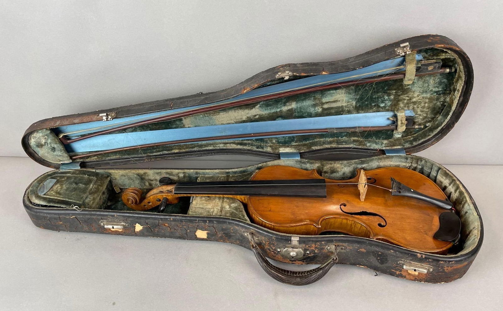 Antique Violin with Case and Bows (1 of 8)