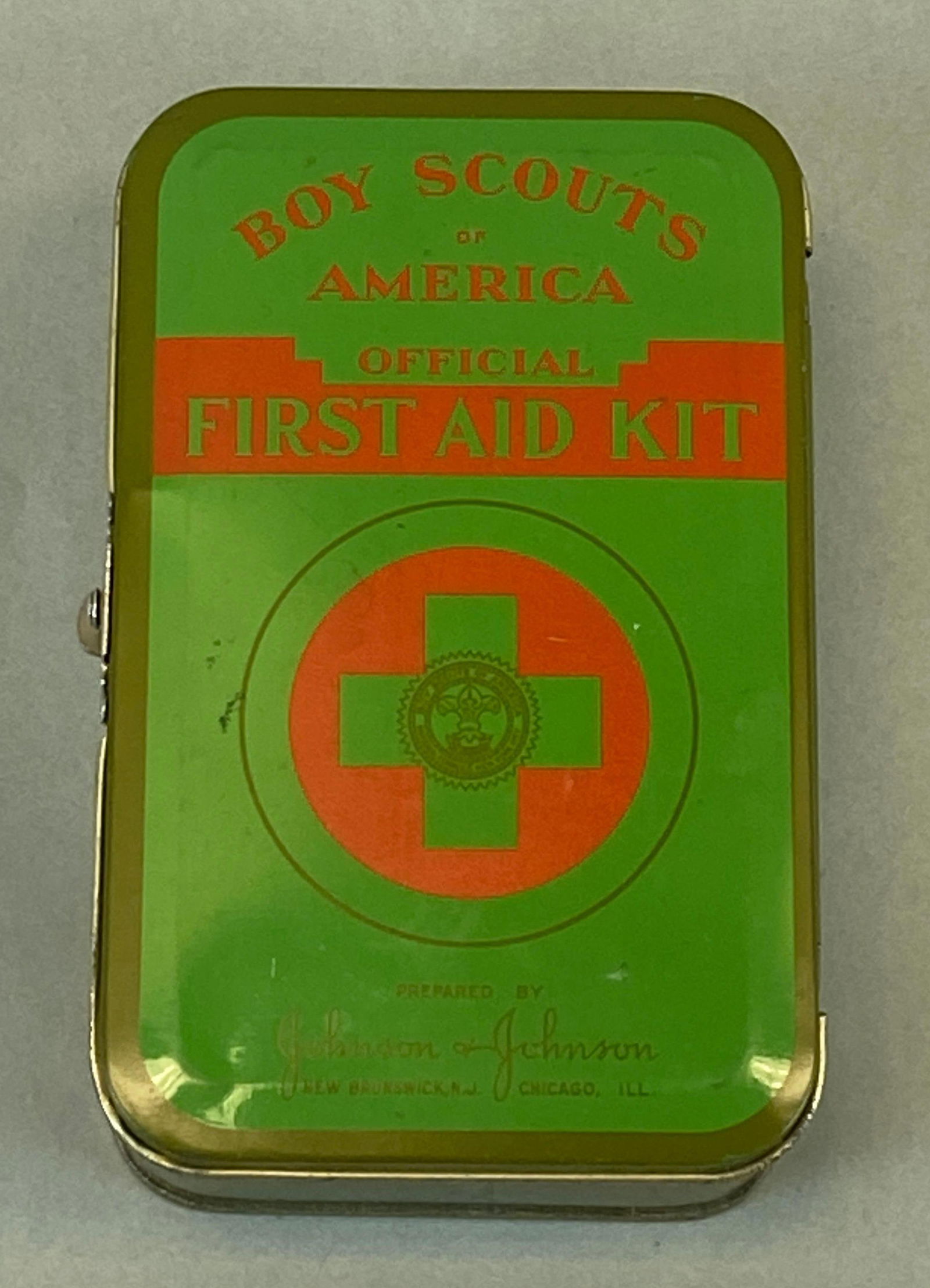 1940s Boy Scouts Official First Aid Tin Johnson and Johnson (1 of 4)
