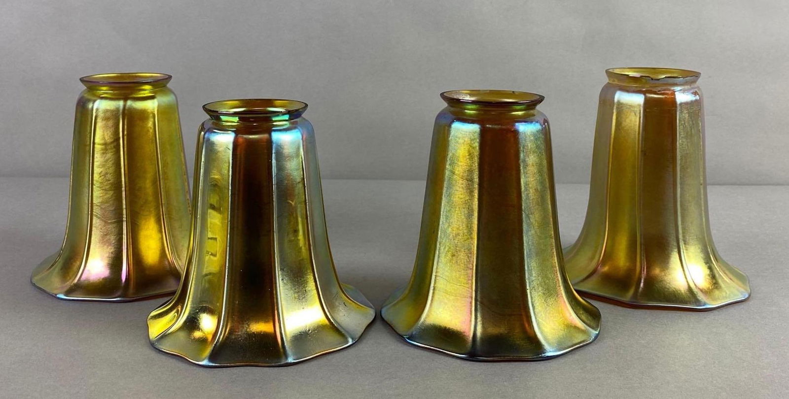 Set of 4 Vintage Steuben Iridescent Glass Shades (1 of 6)