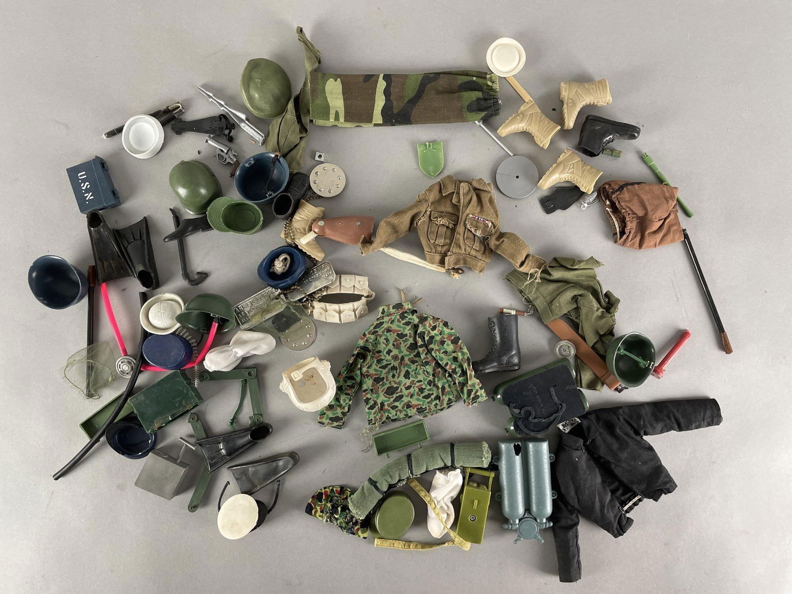 Group of Vintage Hasbro G.I. Joe Action Figure Accessories (1 of 3)