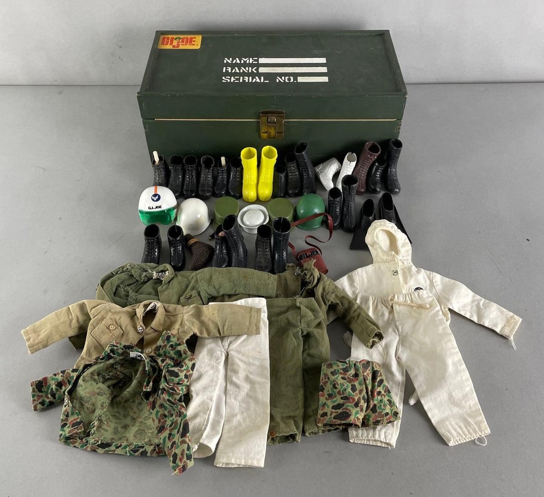 Vintage G.I. Joe Footlocker with Accessories (1 of 3)