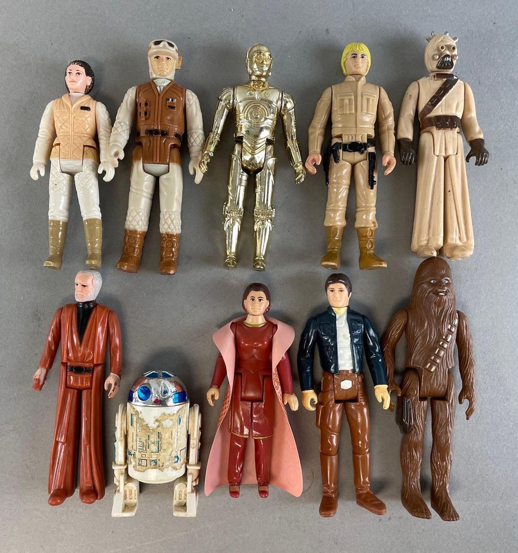 Group of 10 Vintage Kenner Star Wars Action Figures: Includes Leia, Luke Skywalker, Obi Wan Kenobi, and more