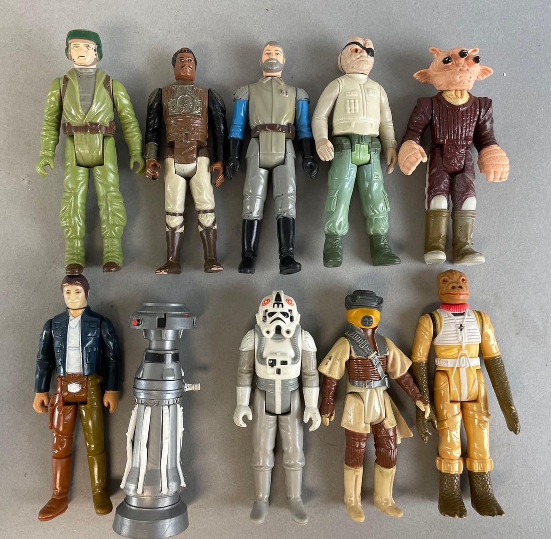 Group of 10 Vintage Kenner Star Wars Action Figures: Includes Leia, Han Solo, stormtrooper, and more