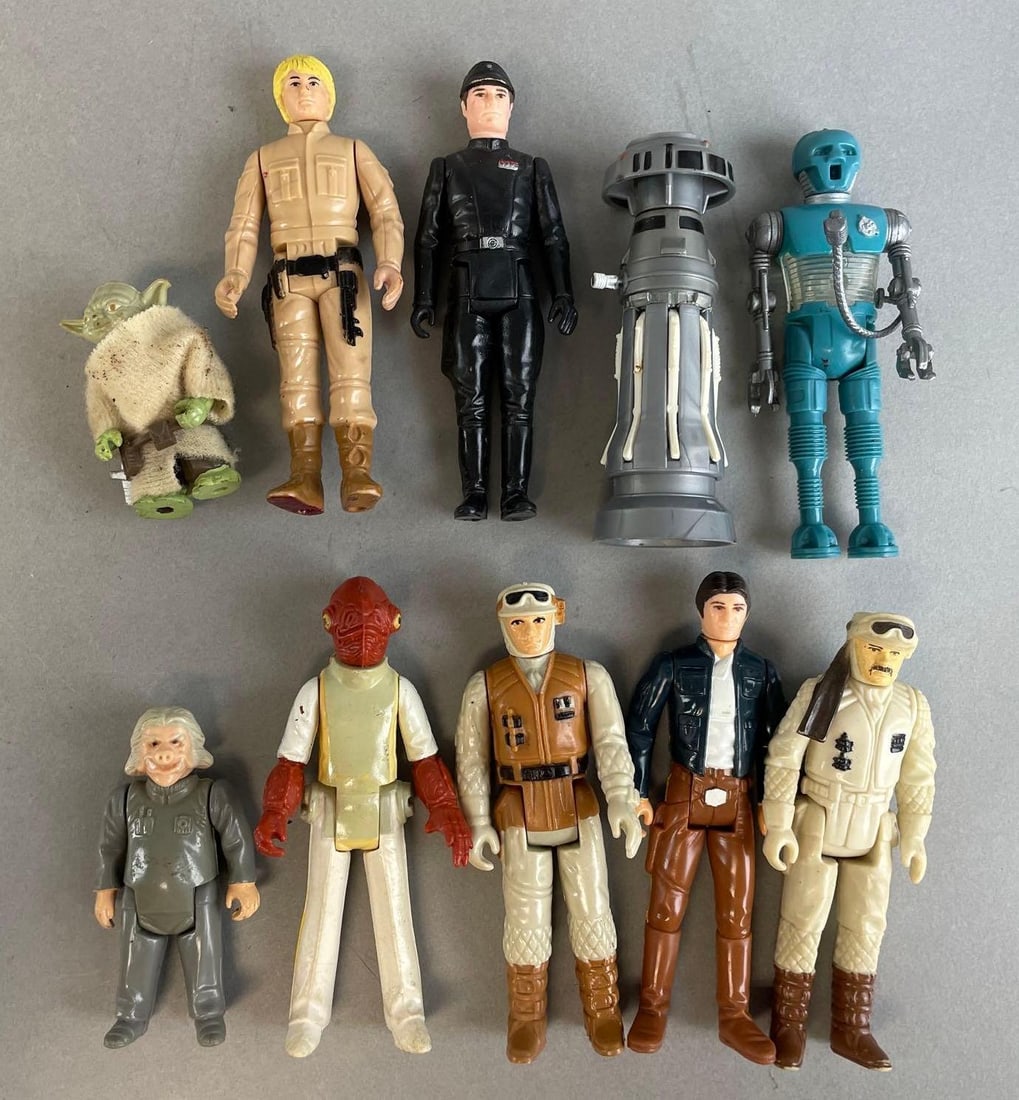 Group of 10 Vintage Kenner Star Wars Action Figures: Includes ackbar, Han Solo , Yoda, and more