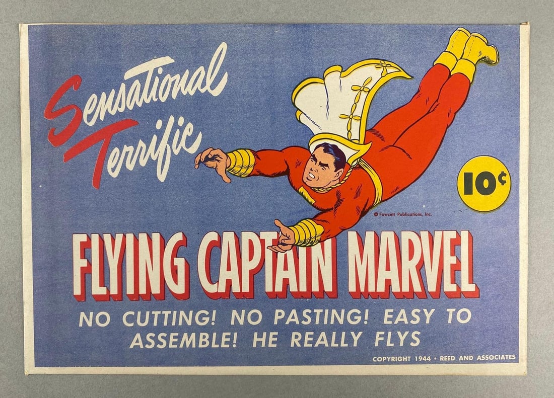 DC Comics Flying Captain Marvel Paper Toy (1 of 5)