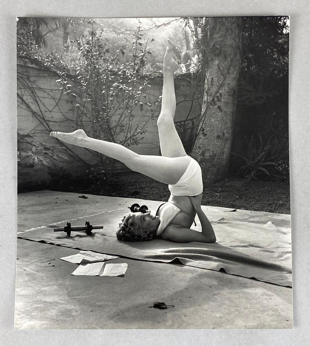 Andre de Dienes Original Silver Gelatin Print Photo of Marilyn Monroe: Photo Andre De Dienes 1401 Sunset Plaza Drive Hollywood, Calif, 90069 printed on back, Measures 12 x 10 1/2 inches.