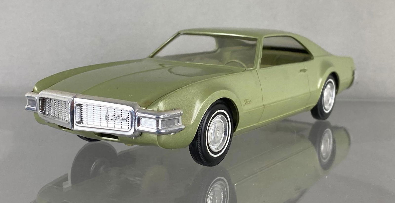 Jo-Han 1968 Oldsmobile Toronado Dealership Promo Car (1 of 6)
