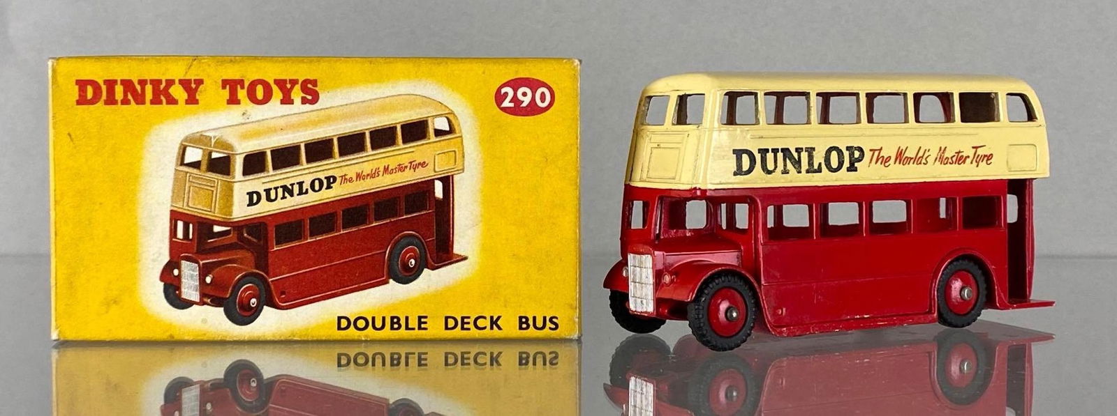 Dinky Toys No. 290 Double Deck Bus (1 of 9)
