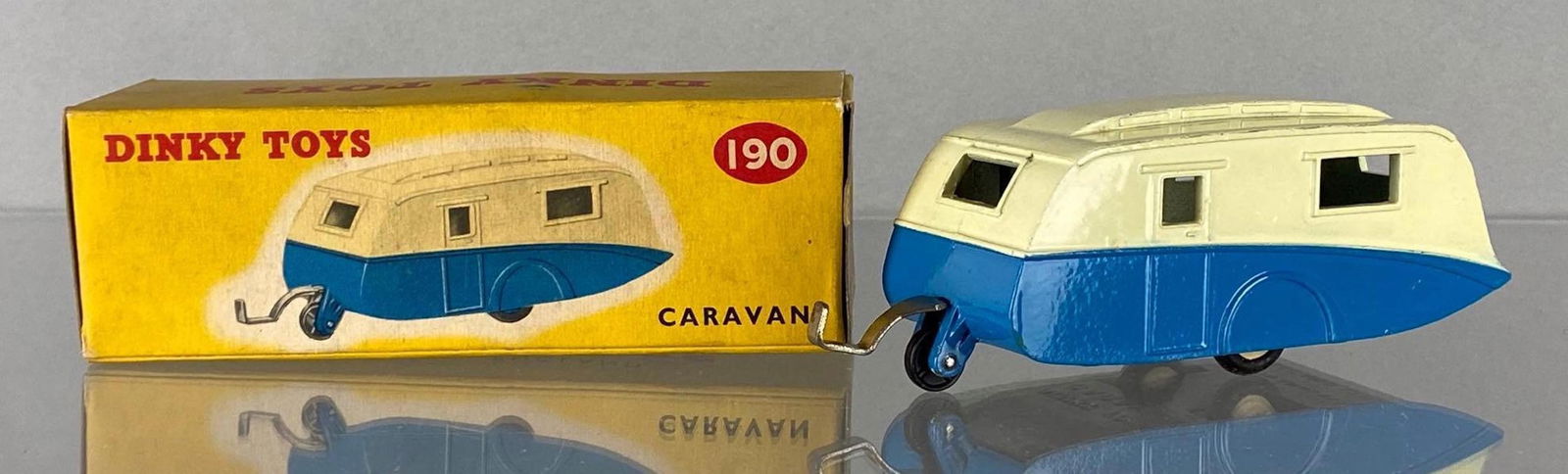 Dinky Toys No. 190 Caravan (1 of 9)