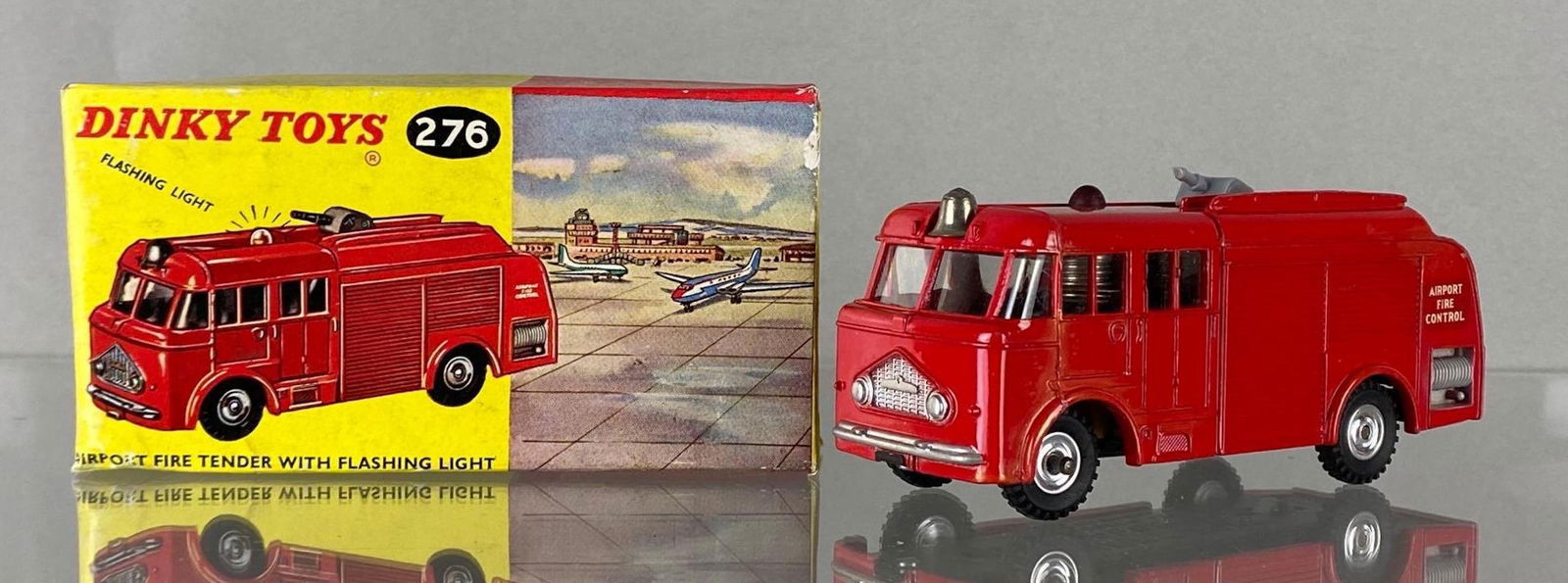 Dinky Toys No. 276 Airport Fire Tender with Flashing Light (1 of 9)