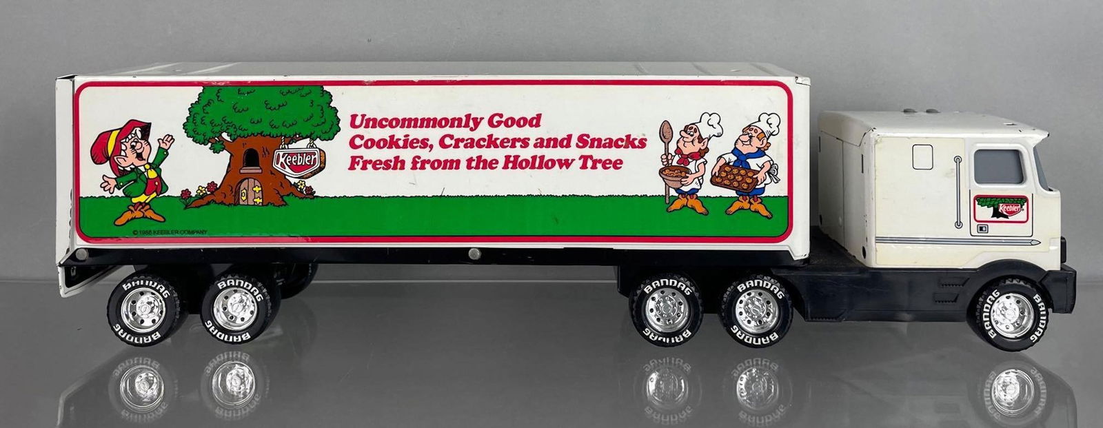 1986 Nylint Pressed Steel Keebler Advertising Tractor Trailer: Electric, untested cab. Measures 5 1/2 x 20 x 3 3/4 inches