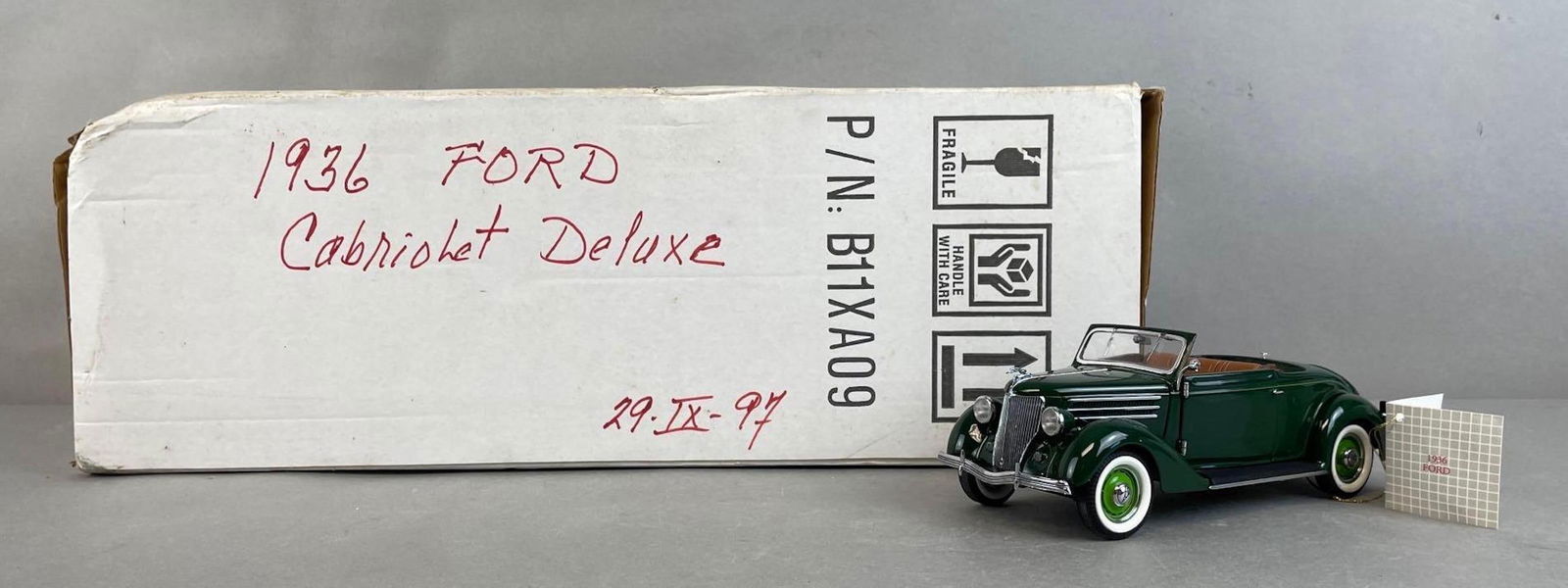 Franklin Mint 1936 Ford Cabriolet Deluxe (1 of 5)