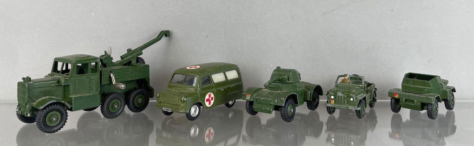 Group of 5 Dinky Toys Die-Cast Army Vehicles (1 of 4)