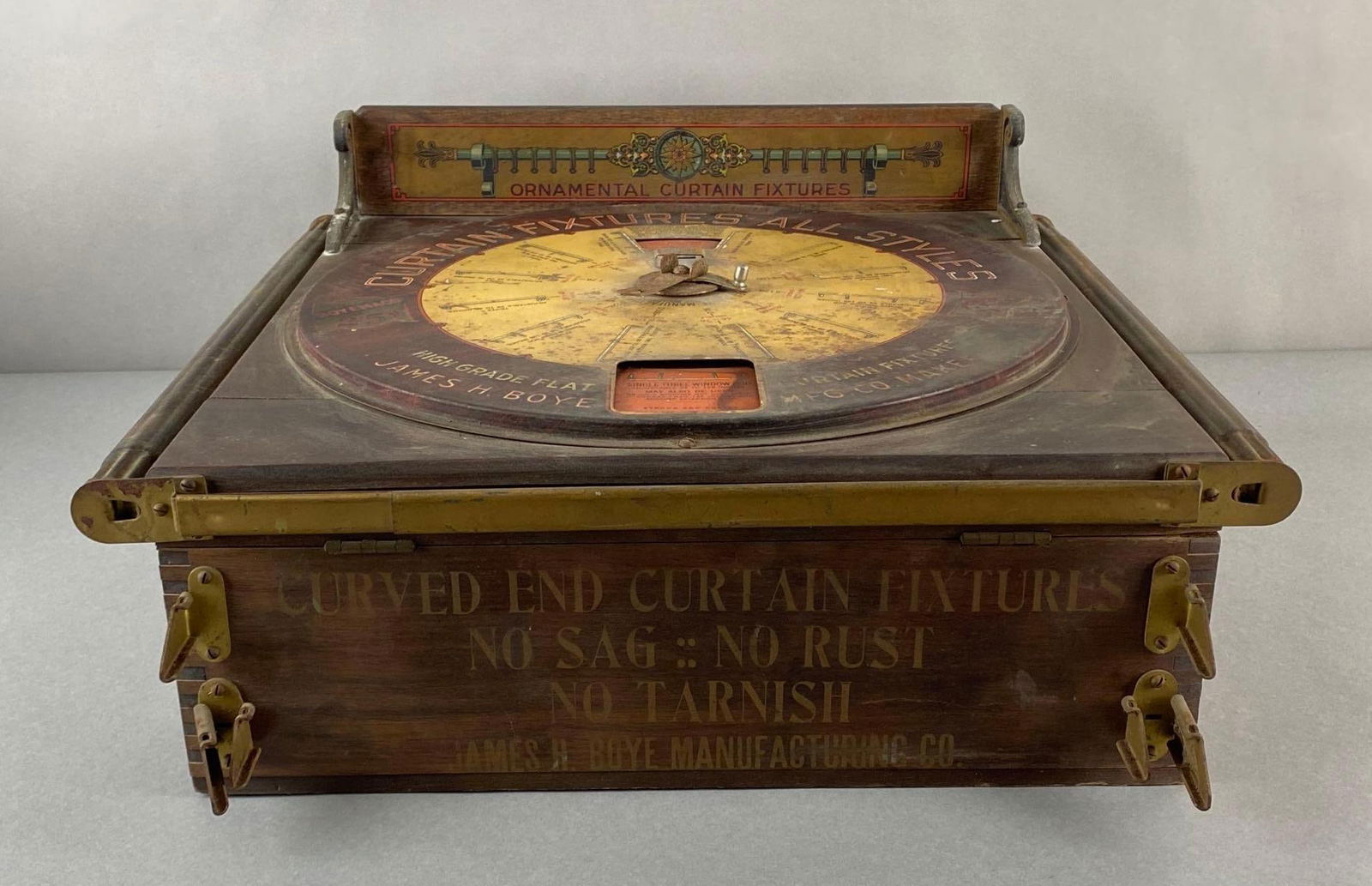 Boyemaco Ornamental Curtain Fixtures Advertising Display Case (1 of 6)