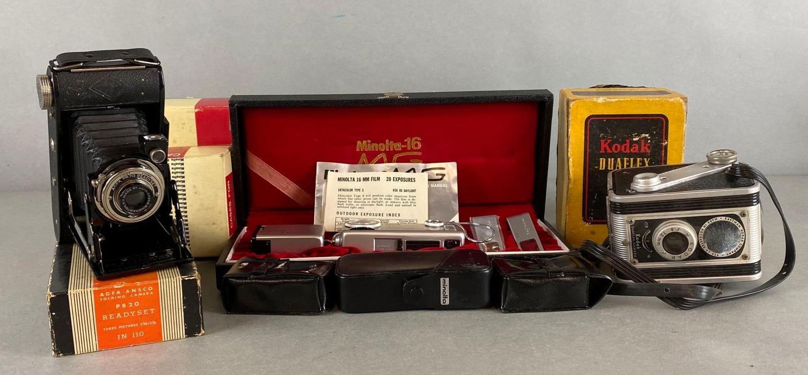 Group of 4 Vintage Cameras And Accesories (1 of 5)