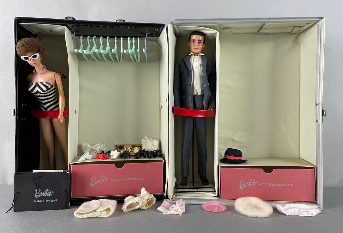 1962 Mattel Barbie Wardrobe Case with Vintage Barbie and Ken Dolls (1 of 9)