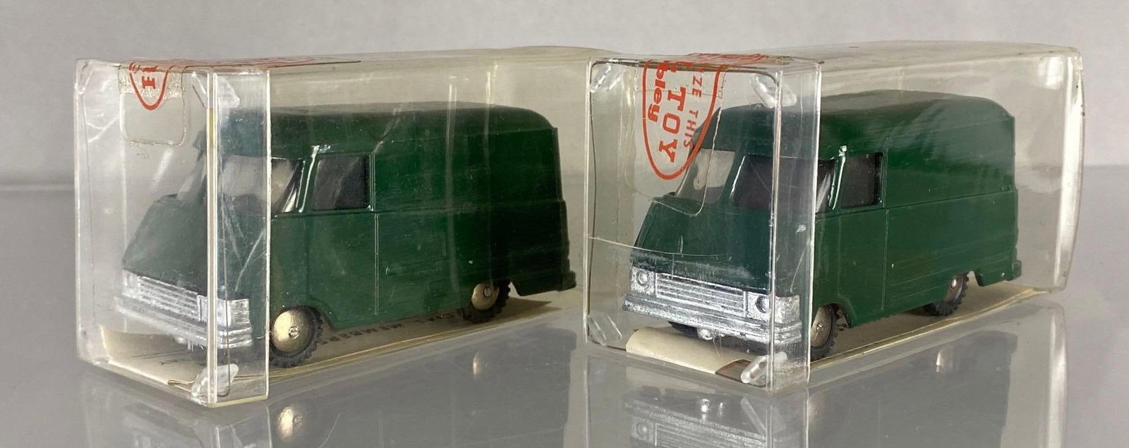 Group of 2 Hubley No. 575 Metro Delivery Truck-Repair Die-Cast Vehicles (1 of 7)