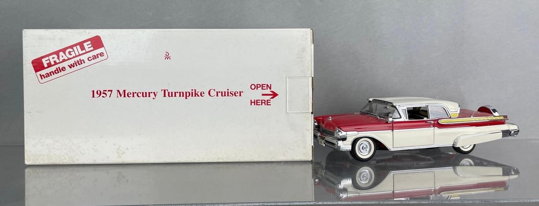 Danbury Mint 1957 Mercury Turnpike Cruiser Die-Cast Car: 1/24 scale, original packaging, passenger mirror is broken off but included