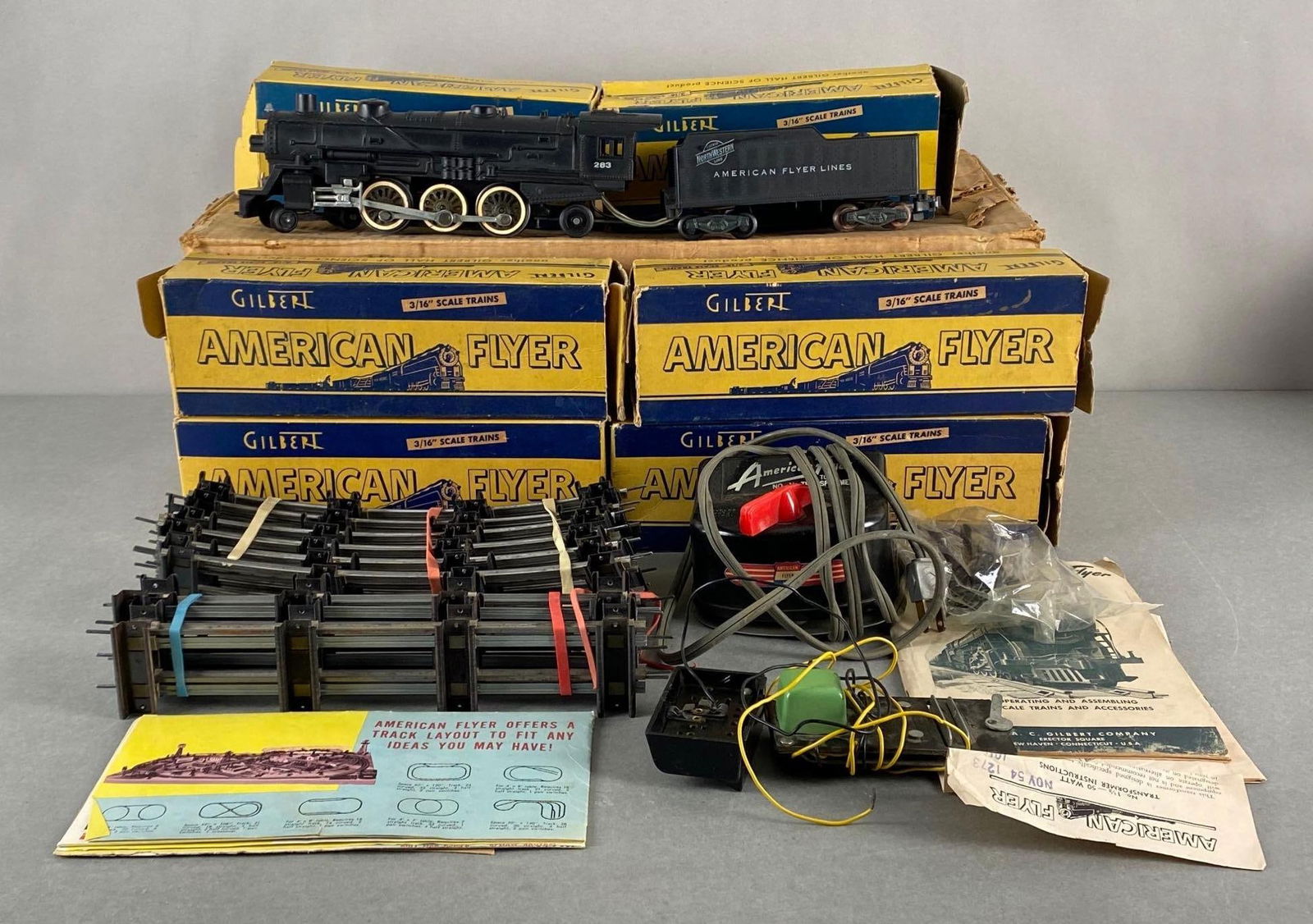 Group of American Flyer S Scale Train Cars and More (1 of 7)