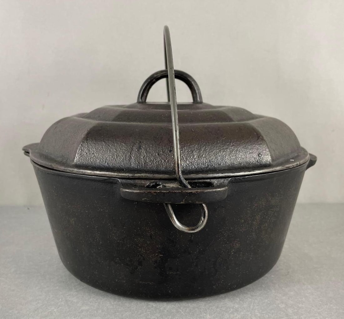 Nuydea Cast Iron Dutch Oven (1 of 6)