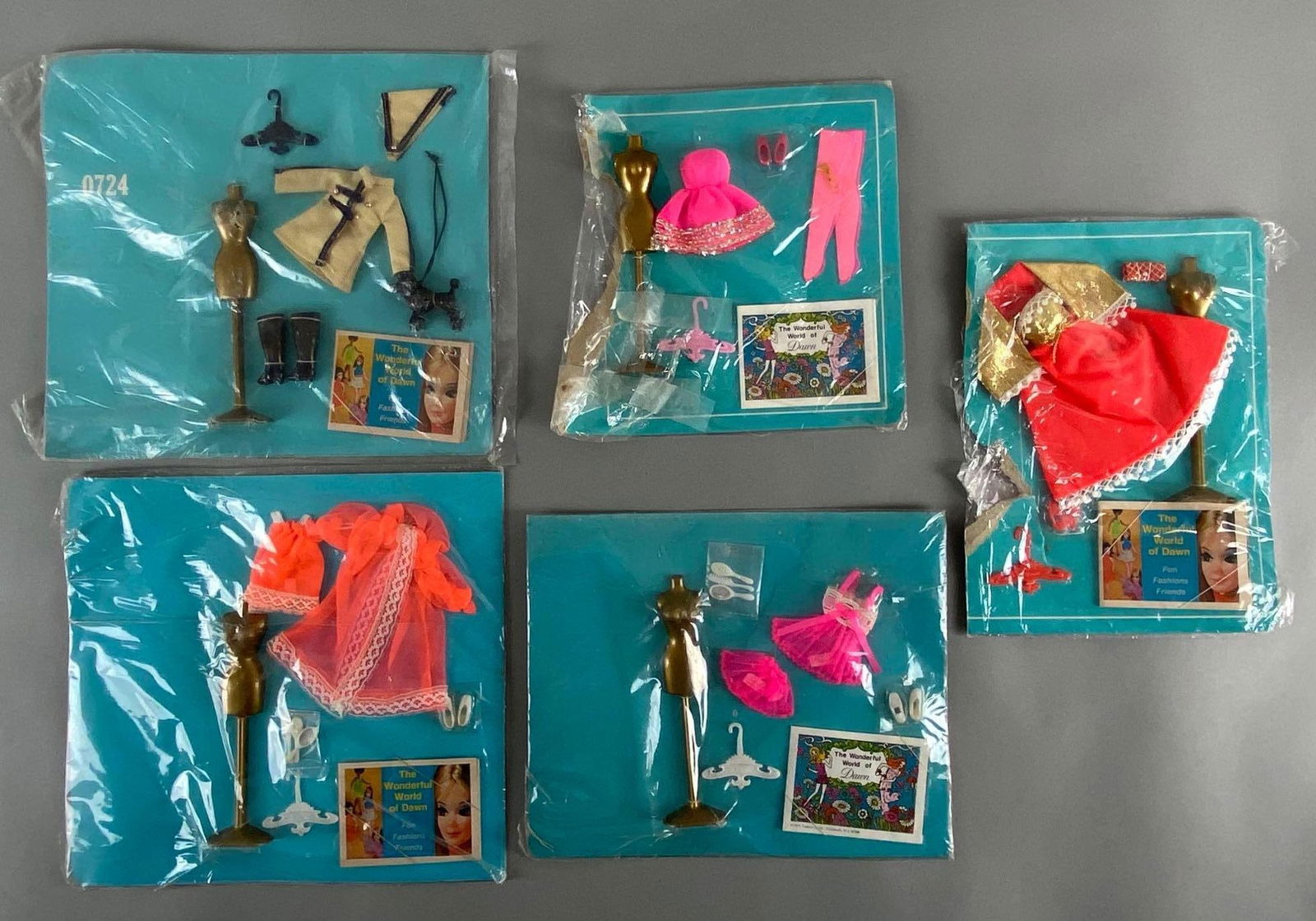 Group of 5 Topper Toys Dawn Fashion Outfits (1 of 4)