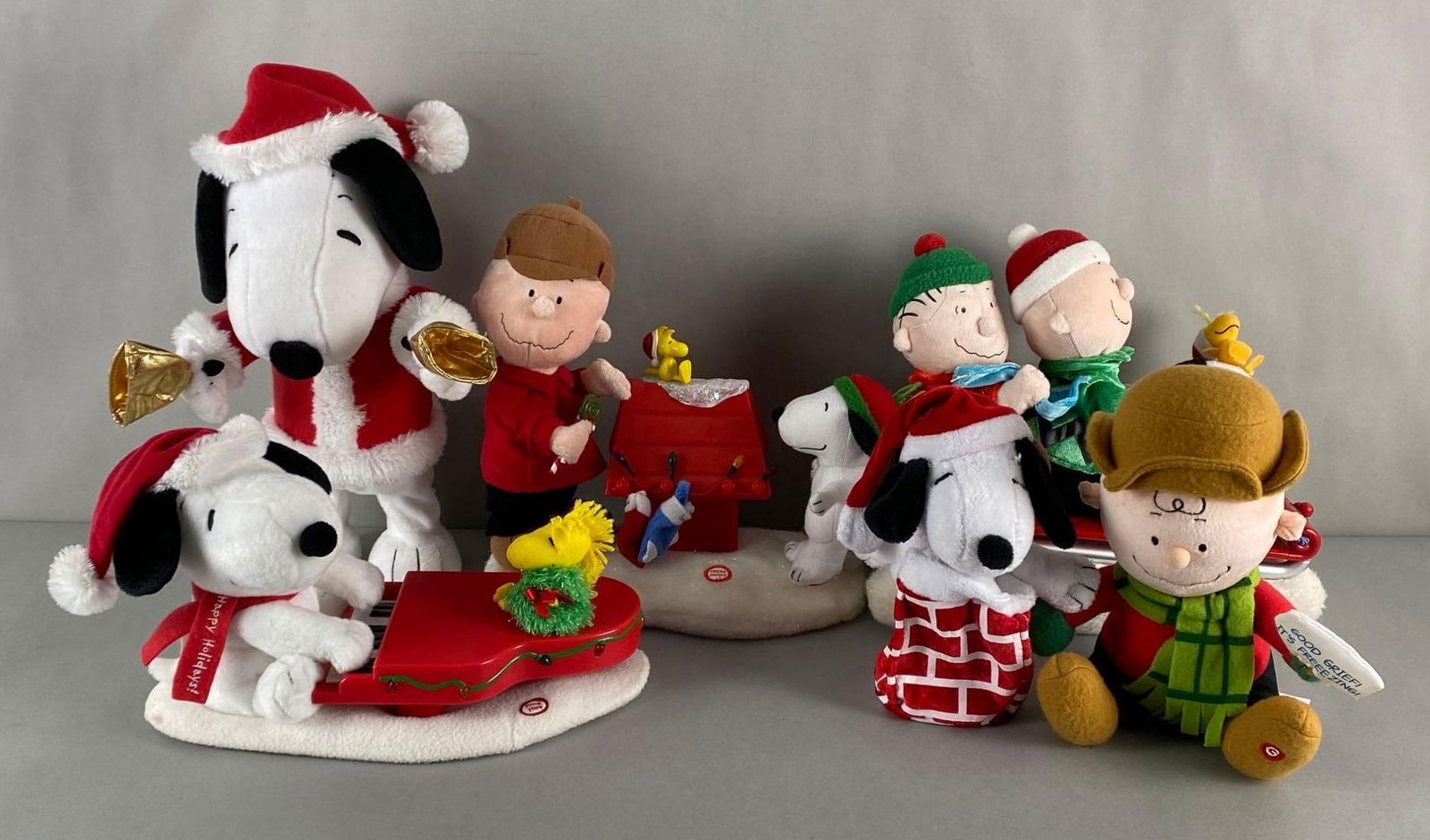 Group of 6 Peanuts Animated Battery-Operated Plushies (1 of 3)
