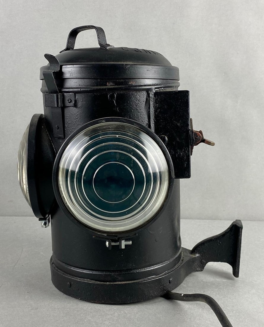 C & NW RR Electric Classification Lamp (1 of 9)