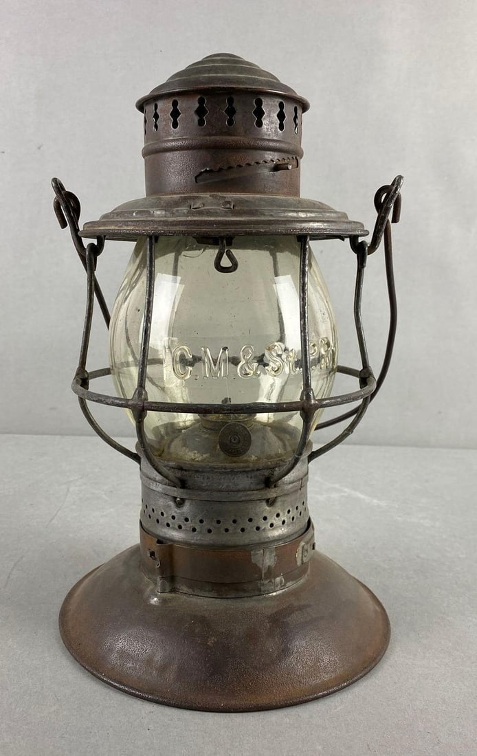 CM&StP RY Kerosene Globe Railroad Lantern (1 of 3)