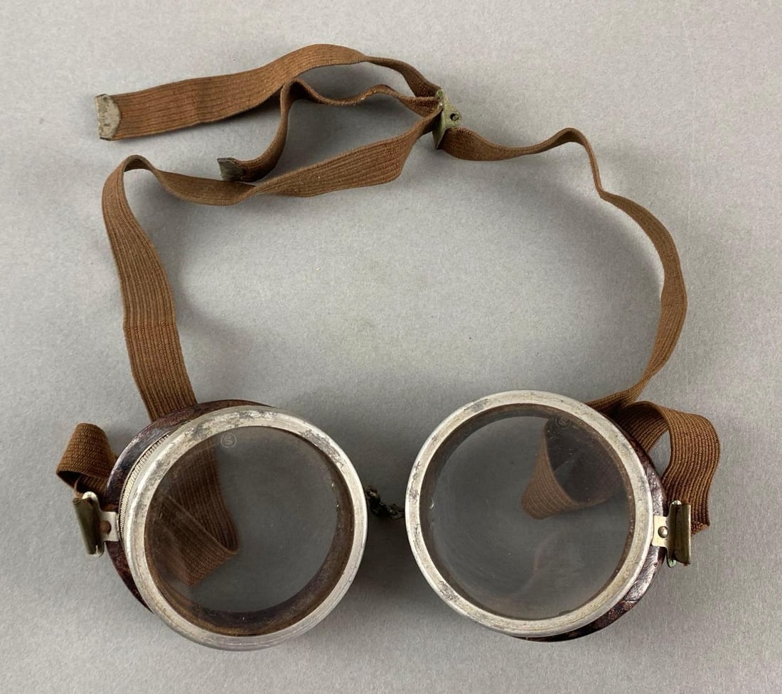 Vintage CB&Q Railroad Duralite Sanitary Safety Goggles (1 of 6)