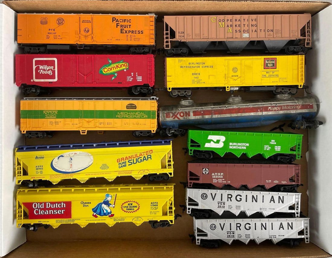 Group of 12 HO Scale Freight Train Cars (1 of 3)