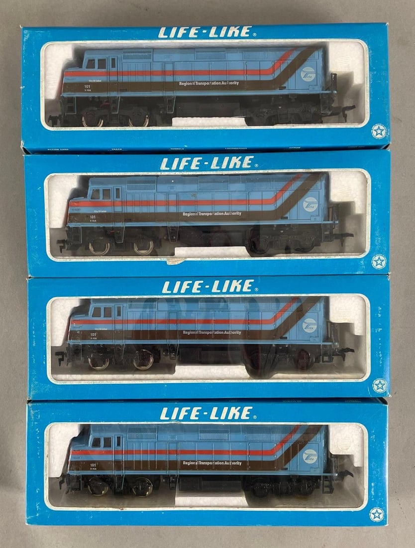 Group of 4 HO Scale Life-Like F-40 Diesel Locomotives: Original packaging