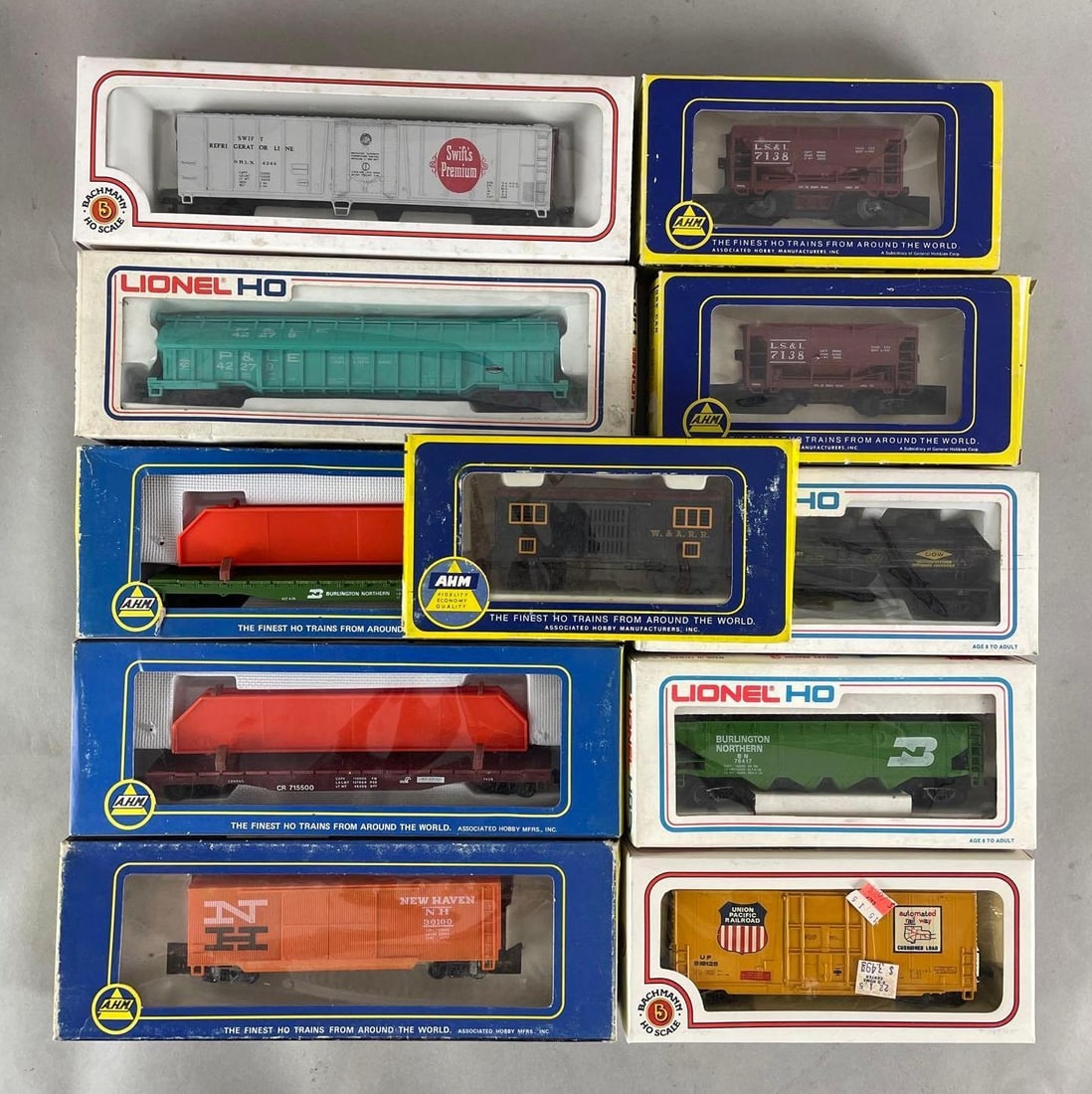 Group of 11 HO Scale Freight Train Cars (1 of 3)