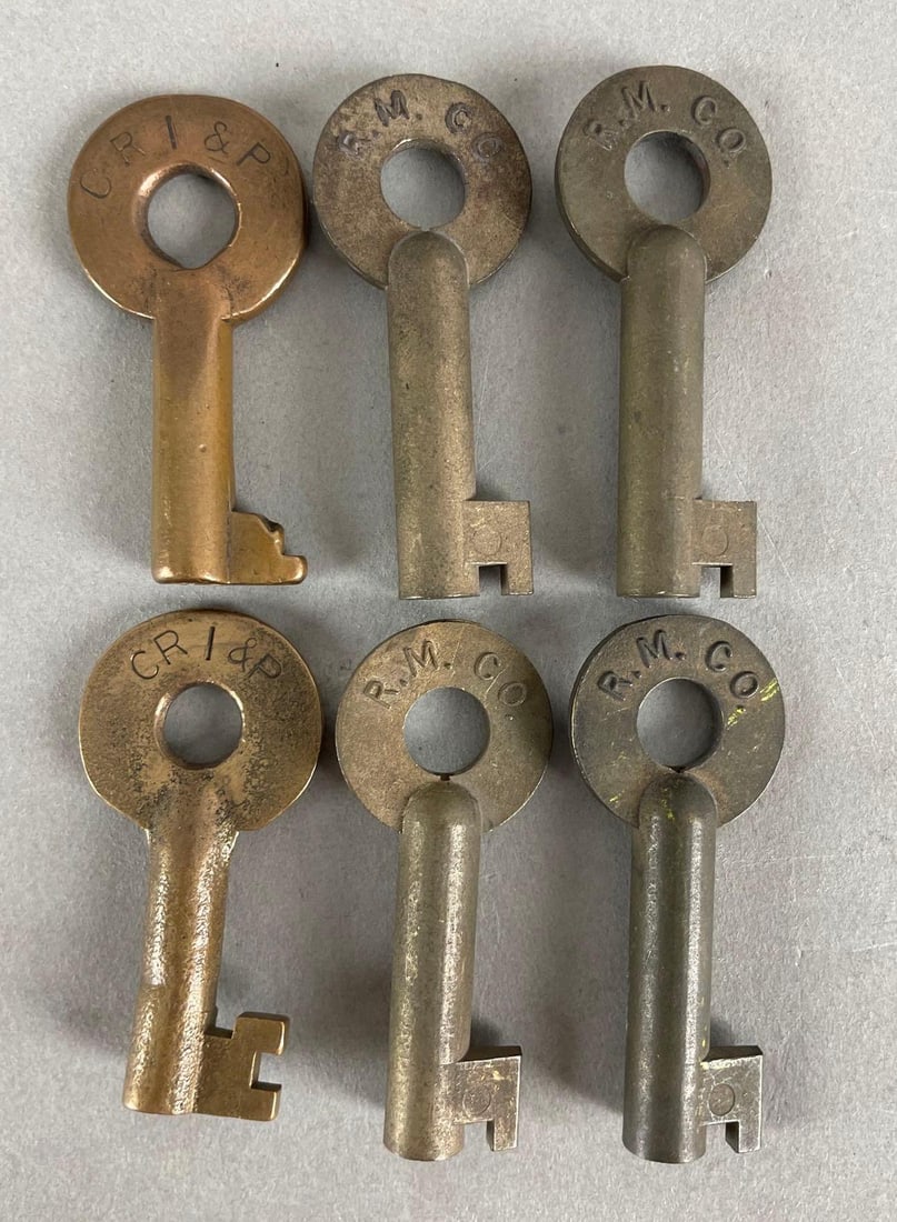 Group of 6 Vintage CRI and P Railroad Padlock Keys (1 of 2)