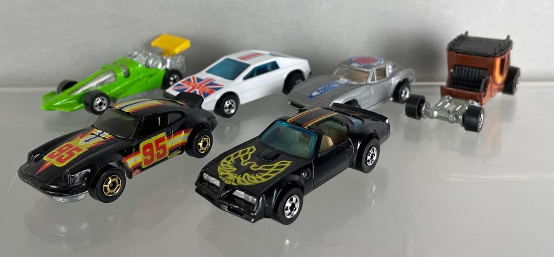 Group of 6 Mattel Hot Wheels Die-Cast Vehicles: 1/64 scale, includes p-911, hot bird, royal flash, and more