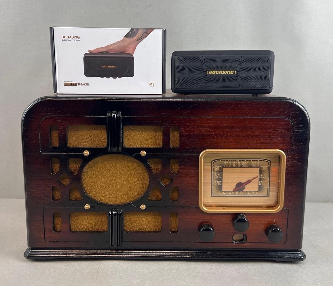 Bogasing Bluetooth Wireless Speaker with Faux Silver Tone Radio Cabinet (1 of 7)
