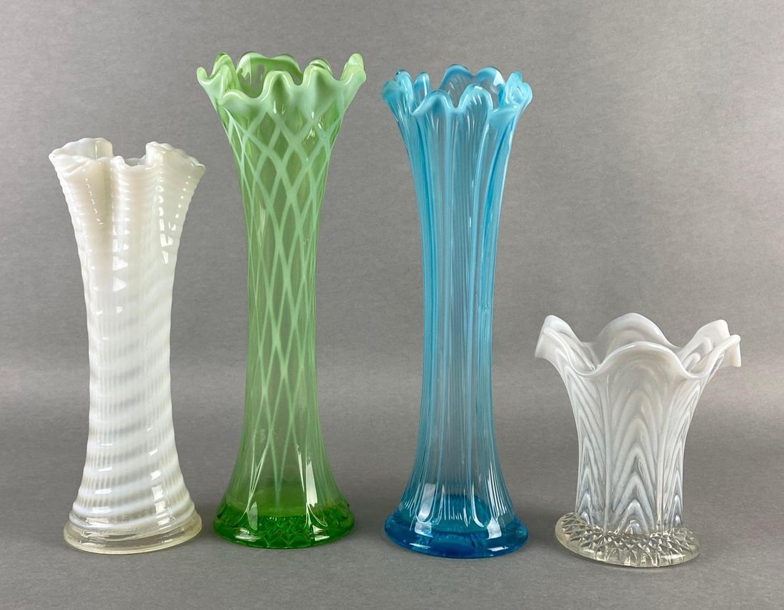 Jefferson Co. Green Lattice Glass Stretch Vase (1 of 5)