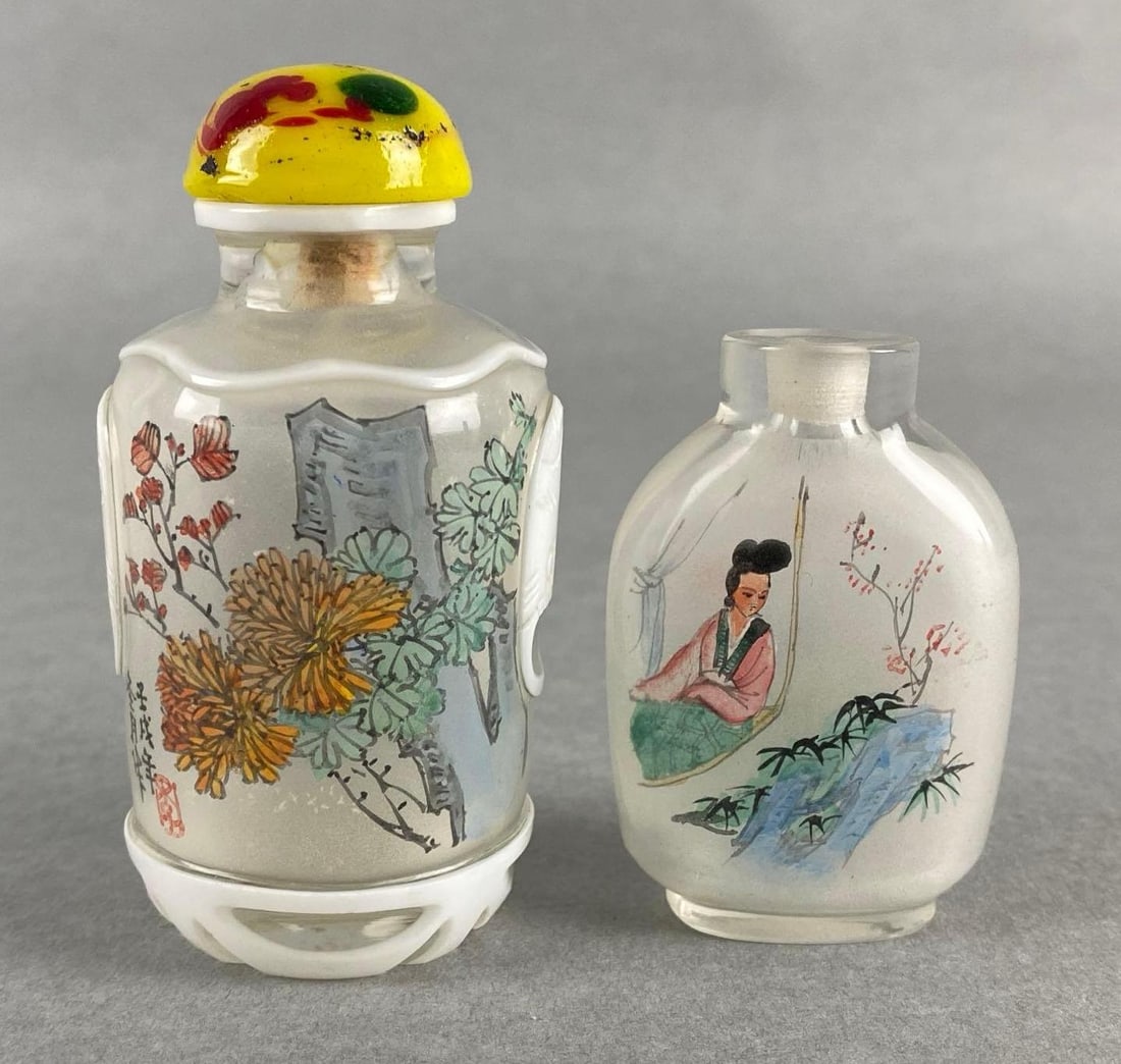 Group of 2 Asian Reverse Painted Glass Snuff Bottles (1 of 7)