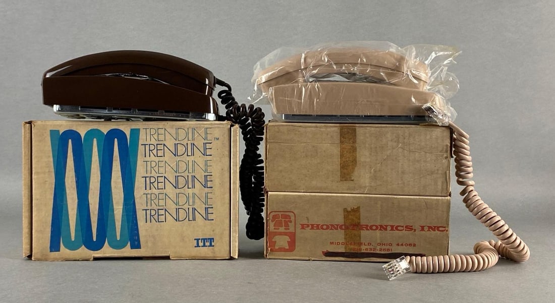 Group of 2 Vintage Rotary Plastic Wall Telephones (1 of 4)