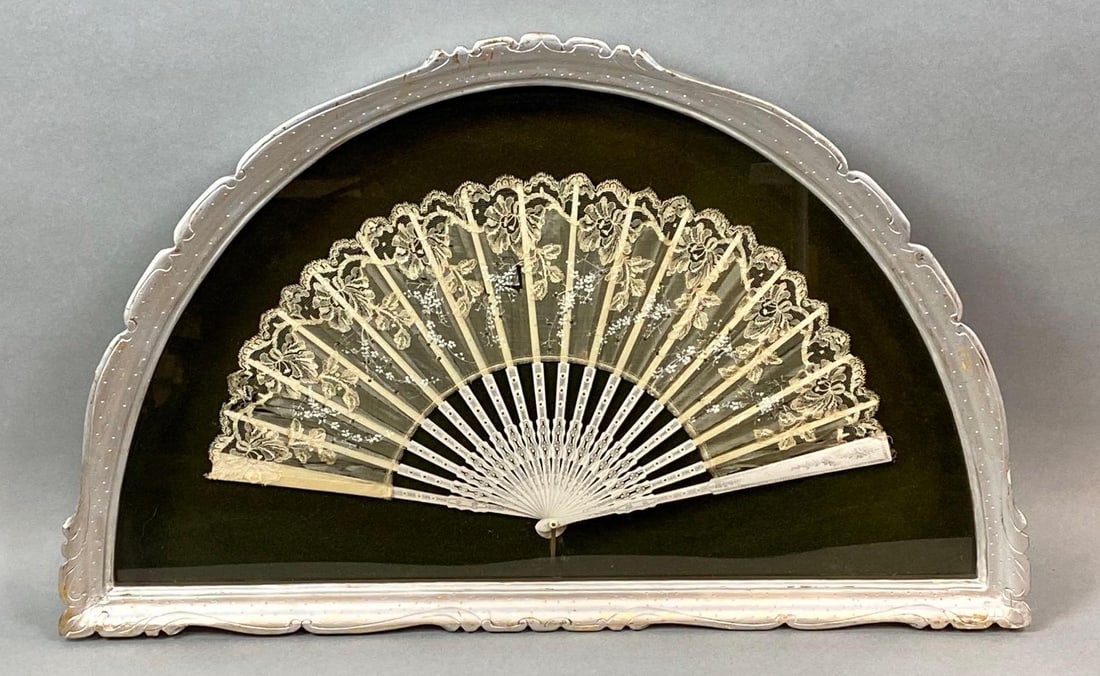 Victorian Lace Courting Hand Fan in Shadowbox (1 of 4)