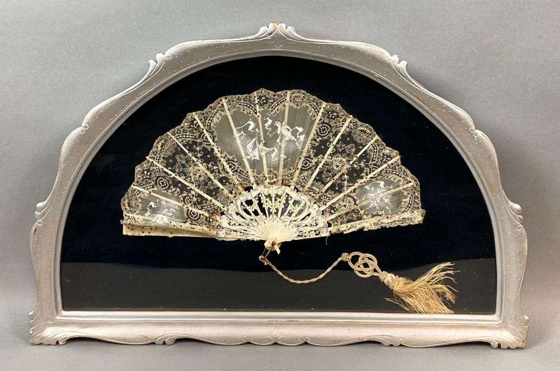 Victorian Lace Courting Hand Fan in Shadowbox (1 of 4)