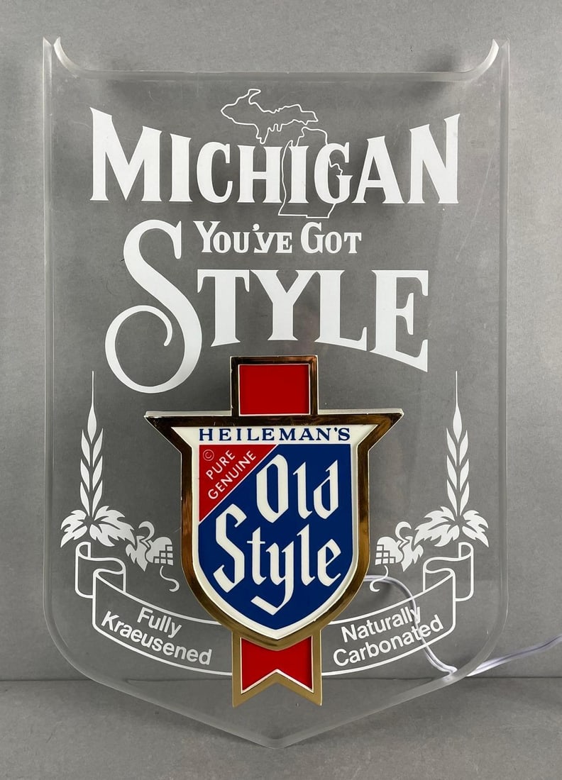 Old Style Beer Michigan Light Up Advertising Sign: Working condition, measures 18 x 11 3/4 x 4 inches