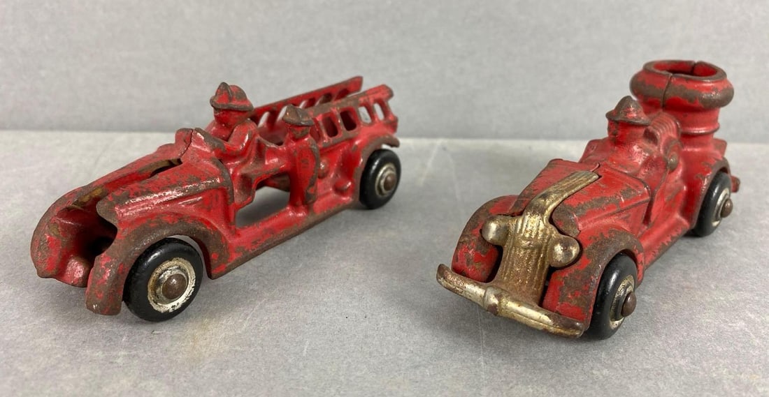 Group of 2 Vintage Cast Iron Toy Fire Trucks (1 of 4)